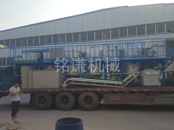 熬油精煉設備發貨